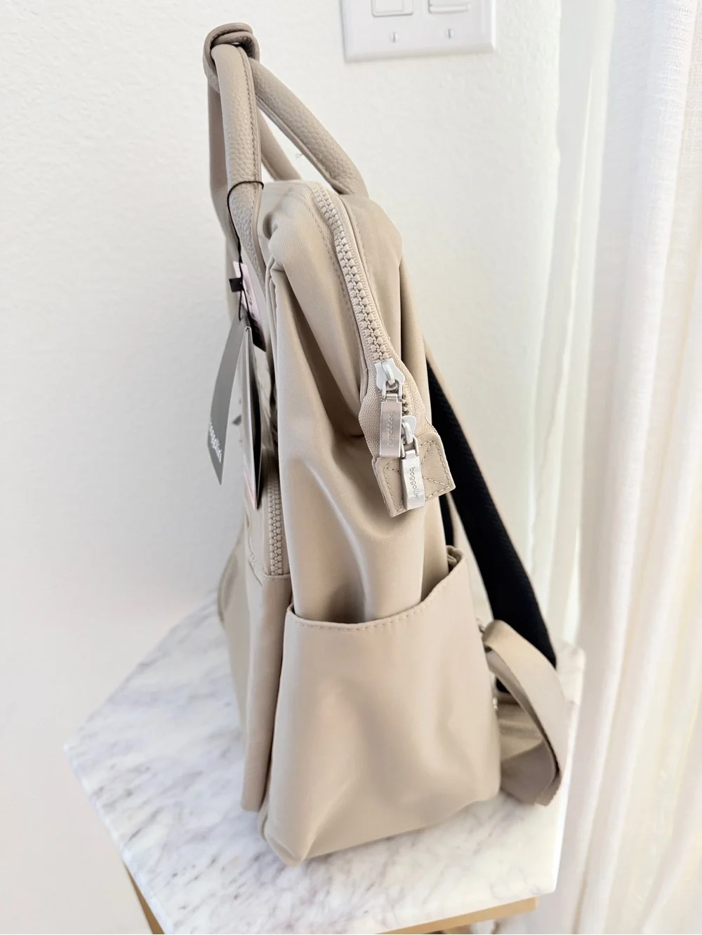 🤎 Baggallini Chelsea Laptop Backpack Taupe Twill Silver Hardware